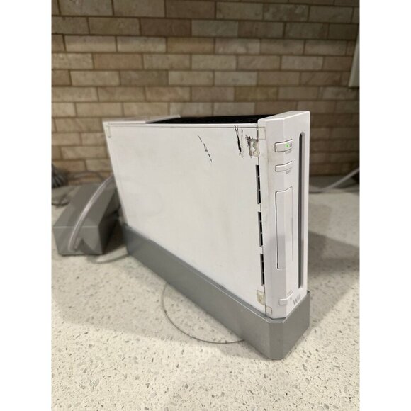 White Nintendo Wii Console and 2 cables Only Model No. RVL 001(USA) tested/works - Picture 3 of 5